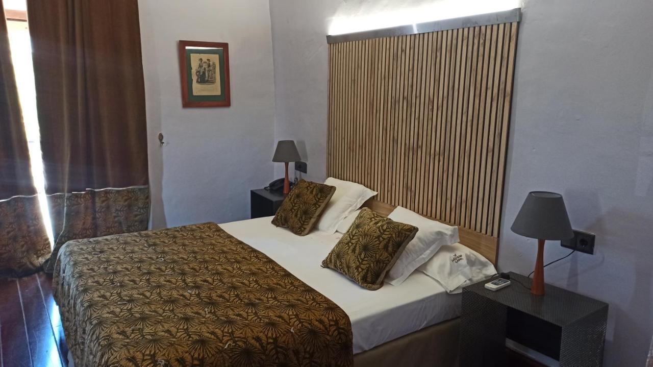 Hotel Casa Del Abad Ampudia Bagian luar foto